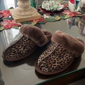 UGG Chestnut Scuffette Slippers